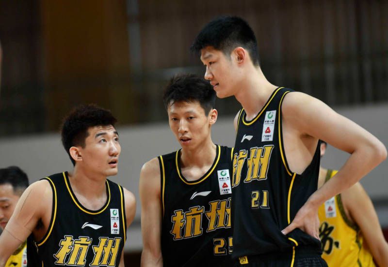 罚男仆夹震蛋器憋尿虐乳双性动漫
