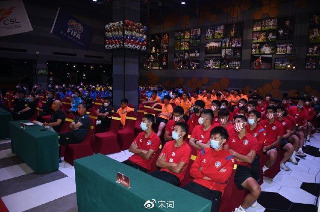 少妇厨房与子伦厨房视频大全