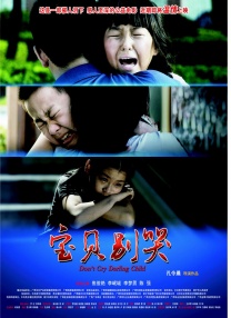 女生玩小玩具视频